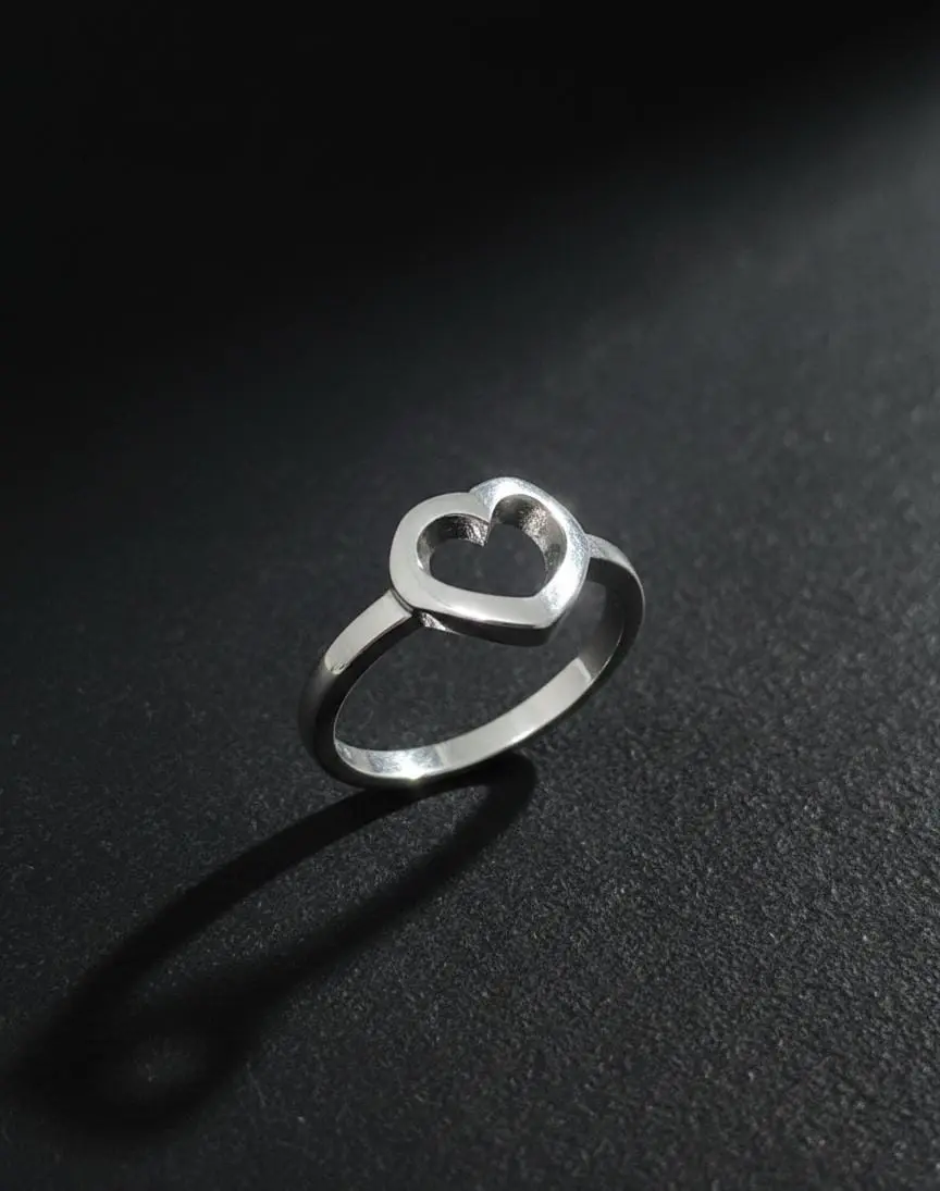 Vista de Personalized Open Heart Silhouette Ring