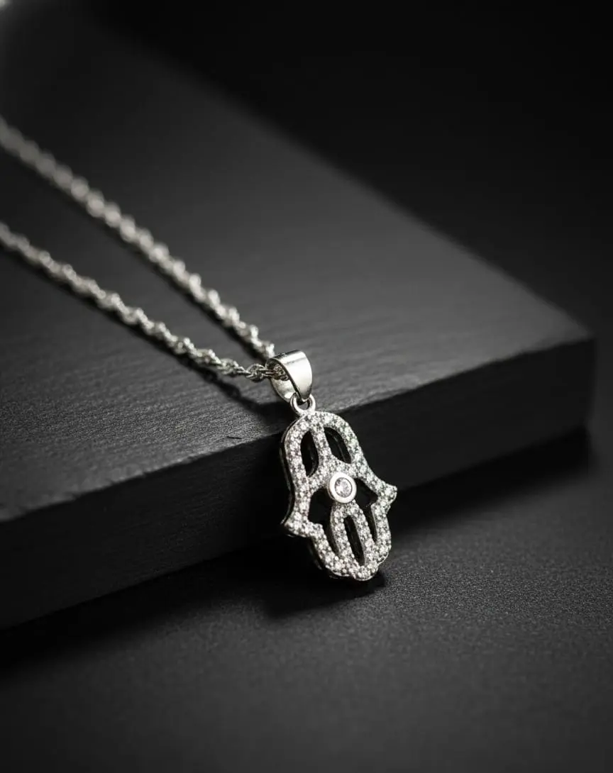 Cadena tipo cuerda con dije de Hamsa brillante